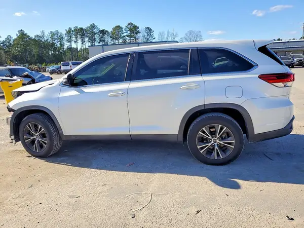 5TDZARFH9KS051826 2019 TOYOTA HIGHLANDER - Image 2