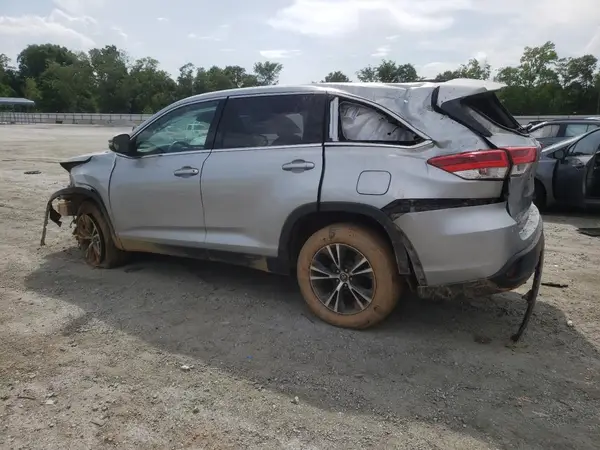 5TDZARFH9KS057979 2019 TOYOTA HIGHLANDER - Image 2