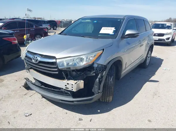 5TDZARFHXGS018759 2016 TOYOTA HIGHLANDER - Image 2