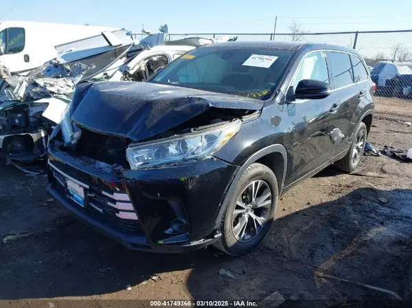 5TDZARFHXHS025261 2017 TOYOTA HIGHLANDER - Image 2
