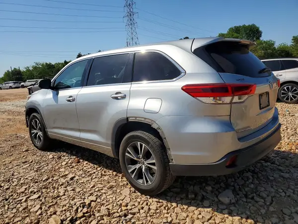 5TDZARFHXHS027155 2017 TOYOTA HIGHLANDER - Image 2