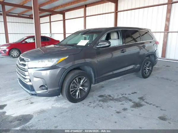 5TDZARFHXHS027219 2017 TOYOTA HIGHLANDER - Image 2
