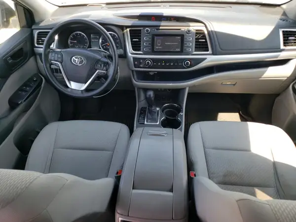 5TDZARFHXHS027950 2017 TOYOTA HIGHLANDER - Image 8