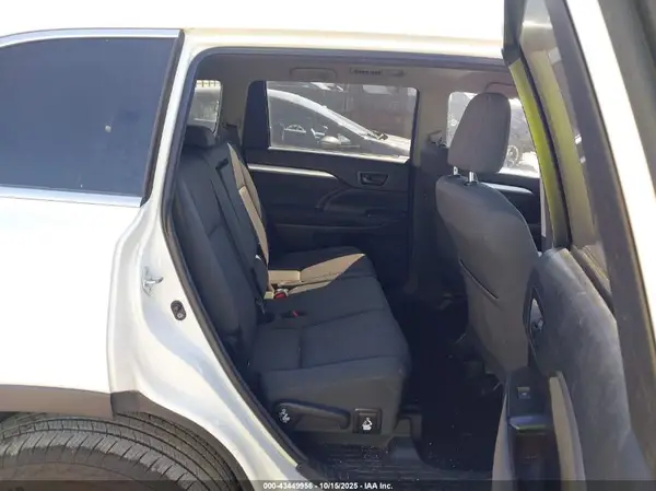 5TDZARFHXHS029181 2017 TOYOTA HIGHLANDER - Image 8