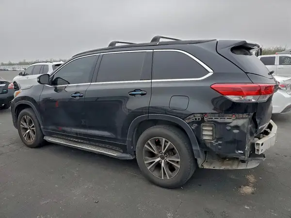 5TDZARFHXHS029732 2017 TOYOTA HIGHLANDER - Image 2
