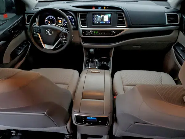 5TDZARFHXHS029732 2017 TOYOTA HIGHLANDER - Image 8