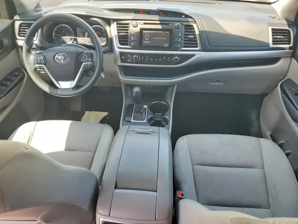 5TDZARFHXHS031366 2017 TOYOTA HIGHLANDER - Image 8