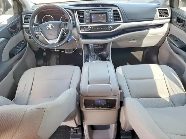 5TDZARFHXHS032355 2017 TOYOTA HIGHLANDER - Image 8