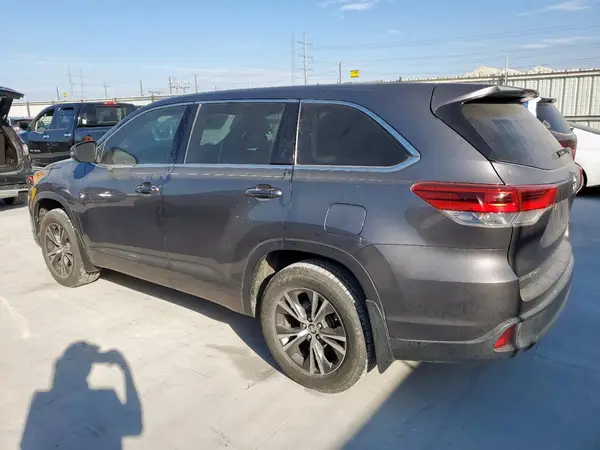 5TDZARFHXJS033091 2018 TOYOTA HIGHLANDER - Image 2