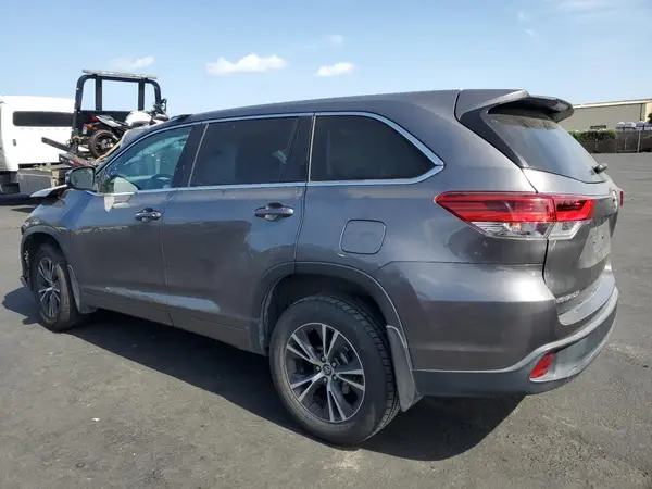5TDZARFHXJS033124 2018 TOYOTA HIGHLANDER - Image 2