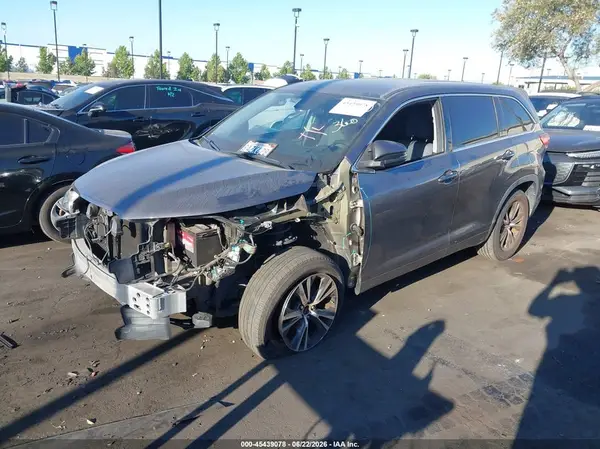 5TDZARFHXJS034337 2018 TOYOTA HIGHLANDER - Image 2