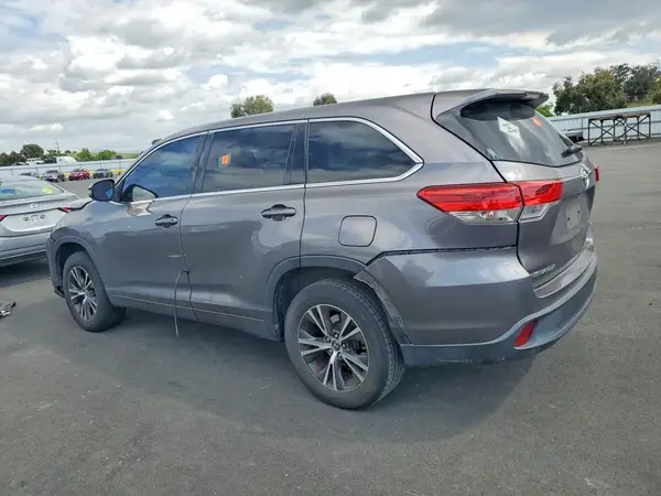5TDZARFHXJS036430 2018 TOYOTA HIGHLANDER - Image 2