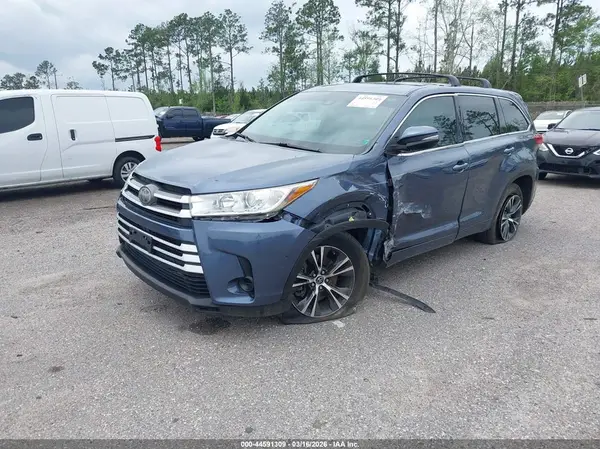 5TDZARFHXJS037626 2018 TOYOTA HIGHLANDER - Image 2