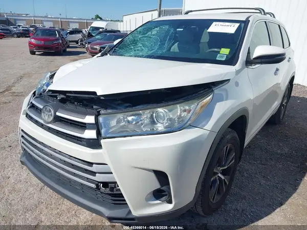 5TDZARFHXJS038873 2018 TOYOTA HIGHLANDER - Image 2