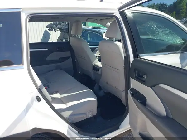 5TDZARFHXJS038873 2018 TOYOTA HIGHLANDER - Image 8