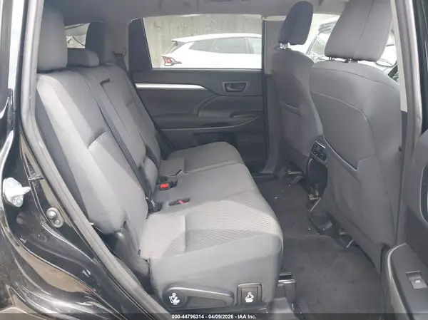 5TDZARFHXJS040137 2018 TOYOTA HIGHLANDER - Image 8