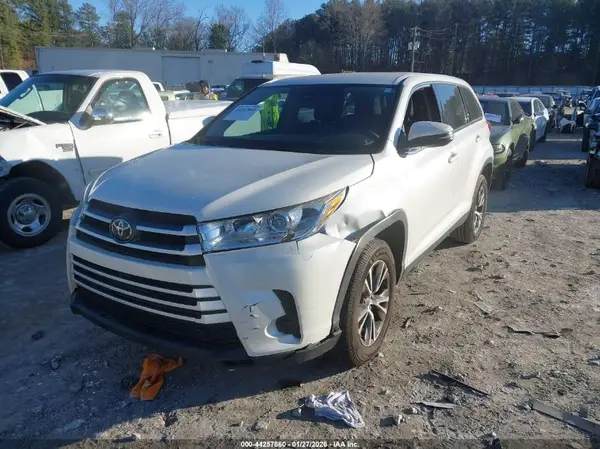 5TDZARFHXKS042990 2019 TOYOTA HIGHLANDER - Image 2