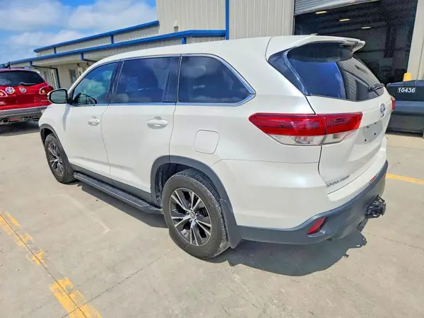 5TDZARFHXKS046344 2019 TOYOTA HIGHLANDER - Image 2