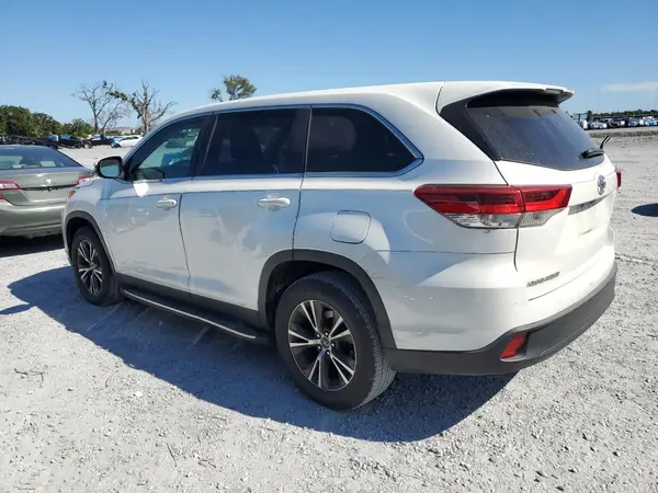 5TDZARFHXKS046666 2019 TOYOTA HIGHLANDER - Image 2