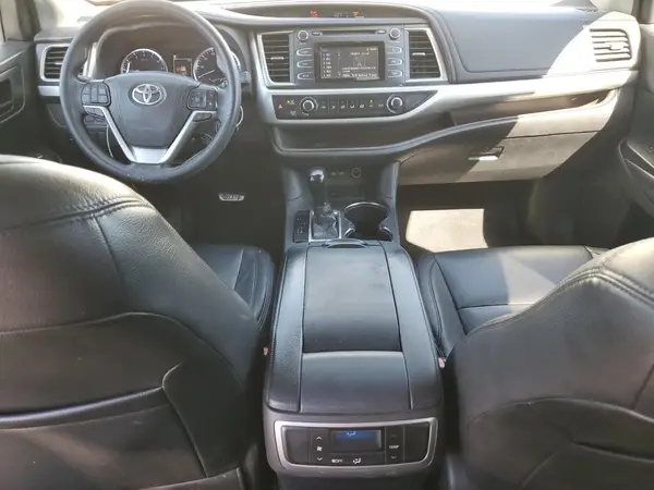 5TDZARFHXKS046666 2019 TOYOTA HIGHLANDER - Image 8