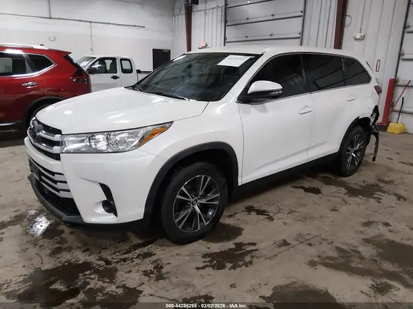 5TDZARFHXKS050572 2019 TOYOTA HIGHLANDER - Image 2
