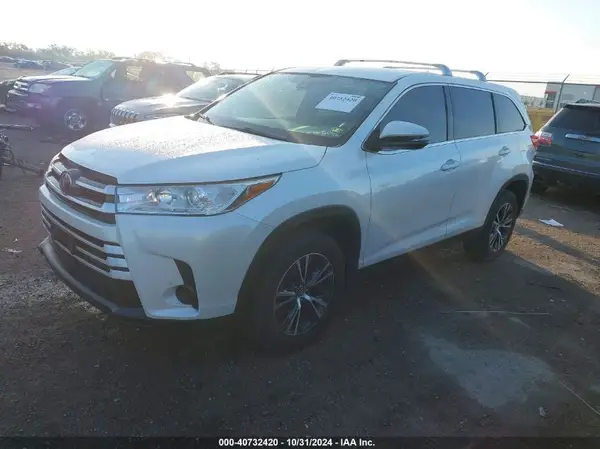 5TDZARFHXKS054654 2019 TOYOTA HIGHLANDER - Image 2