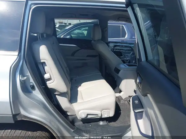 5TDZARFHXKS057151 2019 TOYOTA HIGHLANDER - Image 8