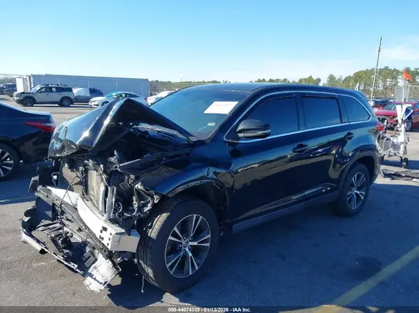 5TDZARFHXKS057229 2019 TOYOTA HIGHLANDER - Image 2