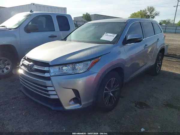 5TDZARFHXKS057232 2019 TOYOTA HIGHLANDER - Image 2