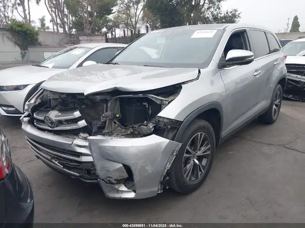 5TDZARFHXKS061006 2019 TOYOTA HIGHLANDER - Image 2