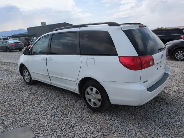 5TDZK23C67S052422 2019 TOYOTA SIENNA - Image 2