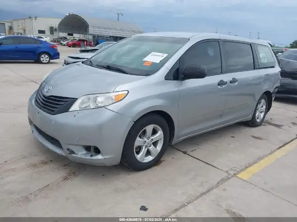5TDZK3DC0GS718601 2016 TOYOTA SIENNA - Image 2