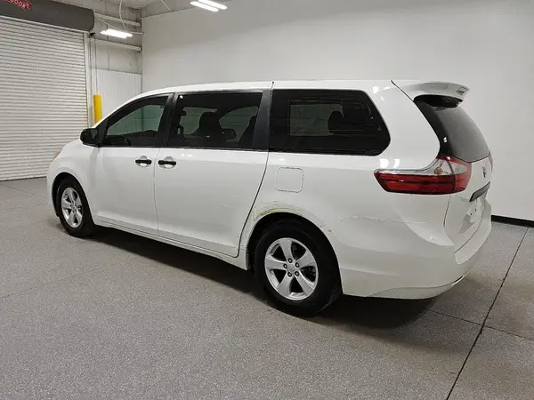 5TDZK3DC0GS732871 2016 TOYOTA SIENNA - Image 2