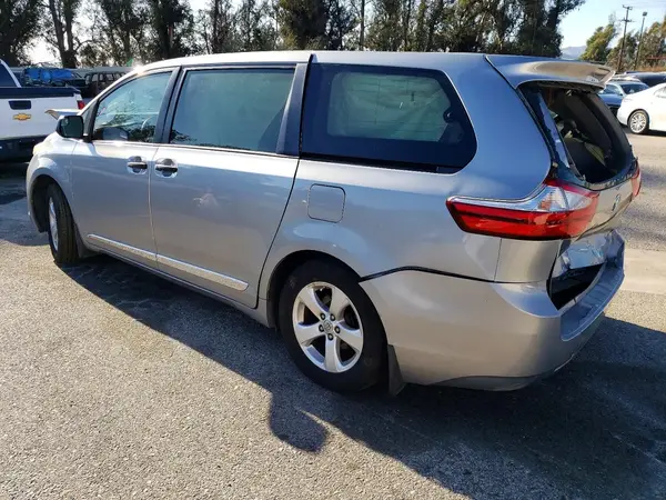 5TDZK3DC0GS736919 2016 TOYOTA SIENNA - Image 2