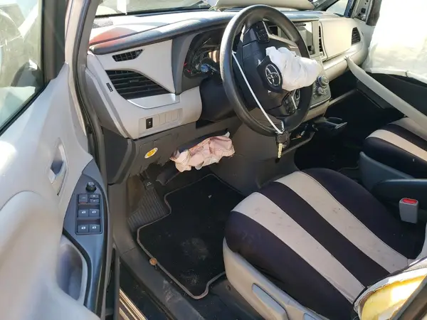 5TDZK3DC0GS736919 2016 TOYOTA SIENNA - Image 8