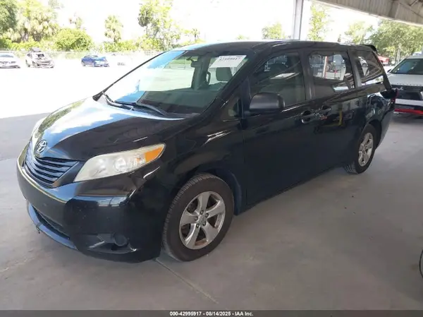 5TDZK3DC0GS739996 2016 TOYOTA SIENNA - Image 2