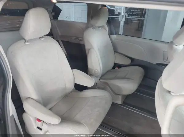 5TDZK3DC0GS739996 2016 TOYOTA SIENNA - Image 8