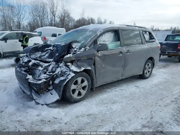 5TDZK3DC0GS742459 2016 TOYOTA SIENNA - Image 2
