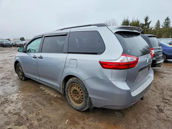 5TDZK3DC1GS699556 2016 TOYOTA SIENNA - Image 2