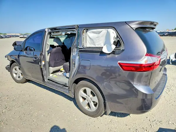 5TDZK3DC1GS704593 2016 TOYOTA SIENNA - Image 2