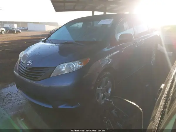 5TDZK3DC1GS730921 2016 TOYOTA SIENNA - Image 2