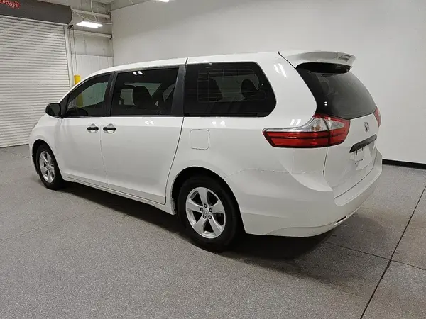 5TDZK3DC1GS734726 2016 TOYOTA SIENNA - Image 2