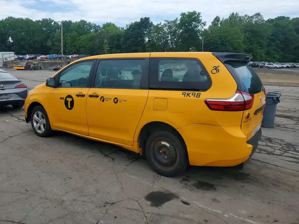 5TDZK3DC1GS754152 2016 TOYOTA SIENNA - Image 2