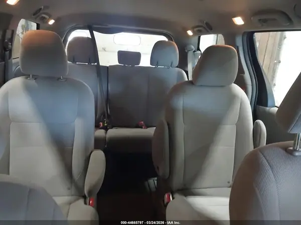 5TDZK3DC1GS759318 2016 TOYOTA SIENNA - Image 8