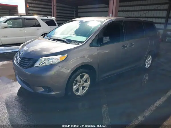 5TDZK3DC2GS694415 2016 TOYOTA SIENNA - Image 2