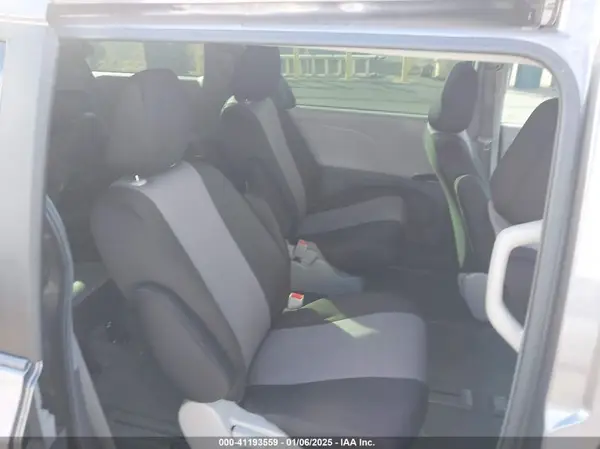 5TDZK3DC2GS694415 2016 TOYOTA SIENNA - Image 8