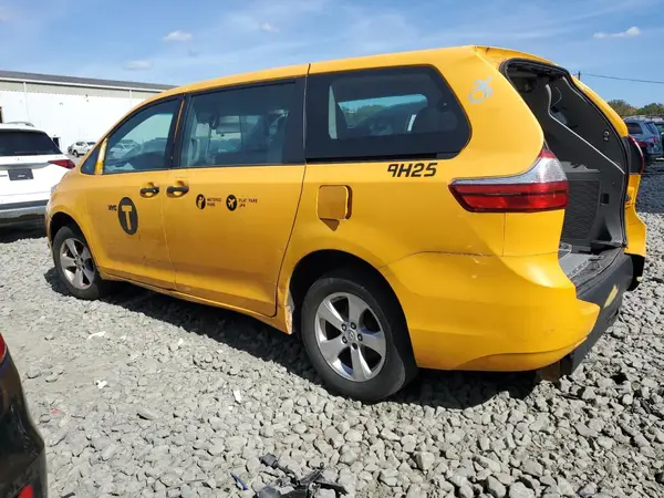 5TDZK3DC2GS705008 2016 TOYOTA SIENNA - Image 2