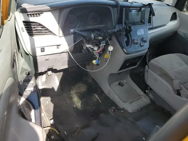 5TDZK3DC2GS705008 2016 TOYOTA SIENNA - Image 8