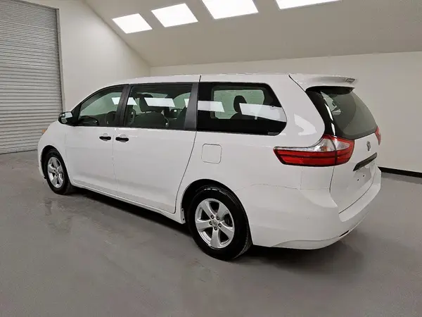 5TDZK3DC2GS708751 2016 TOYOTA SIENNA - Image 2
