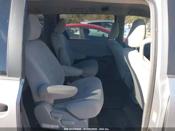 5TDZK3DC2GS724321 2016 TOYOTA SIENNA - Image 8